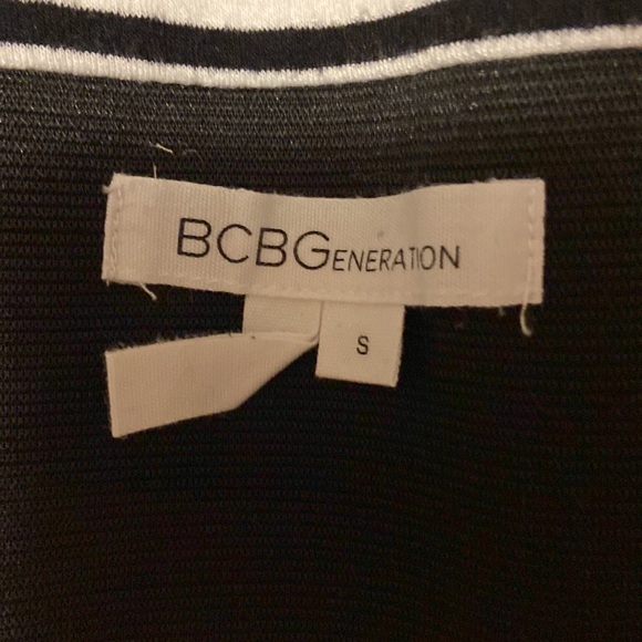 Black and white strip mini fitted skirt, size small - Picture 2 of 3